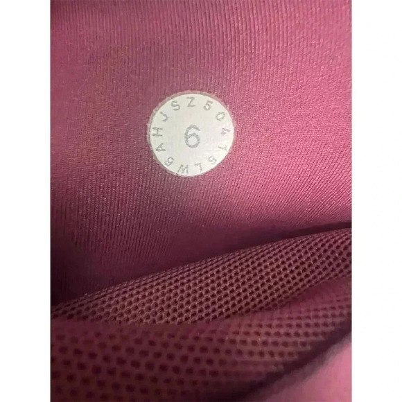 Lululemon In Movement Crop Pants Women’s Size 6 Misty Merlot 19" Activewear - Picture 5 of 9
